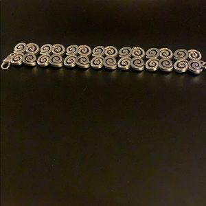 Silver bracelet with clasp
